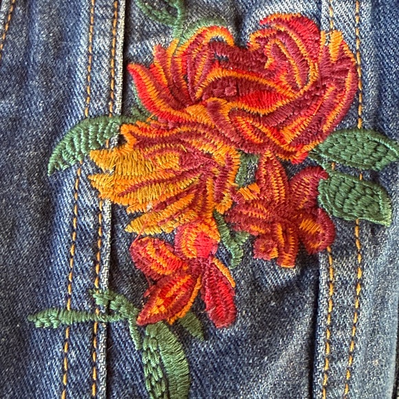 NWT jean JACKET denim -Colorful Floral Embroidery- fringe sleeve/hem S M - Picture 9 of 17